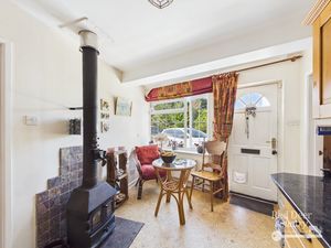 Kitchen/Breakfast Room- click for photo gallery